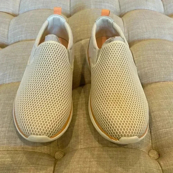 Vionic Women's Vortex Zeta Active Sneakers Cream-Apricot 7.5 Wide - Picture 2 of 6